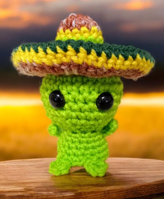 Alien with Sombrero, Crocheted Green Aliens, New Mexico Gifts, Green Alien Souvenirs, Sombrero Hat Alien, 5 inch Green Alien, Alien Gifts