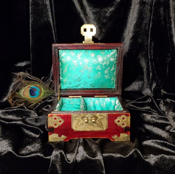 Vintage Chinese Carved Jade Chest Jewelry Box Gem