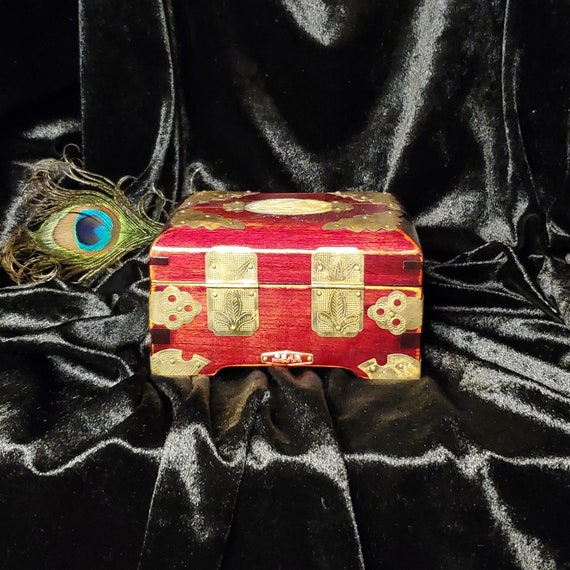 Vintage Chinese Carved Jade Chest Jewelry Box Gem