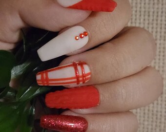 Cozy, in Red Press On/Glue on Nails