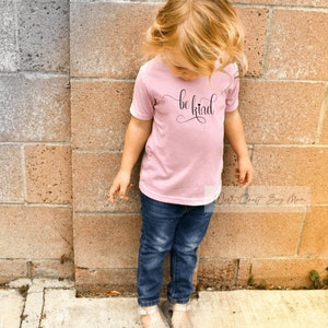 Camiseta BE KIND PINK / Camiseta rosa com letras escritas Be Kind / Camiseta infantil rosa