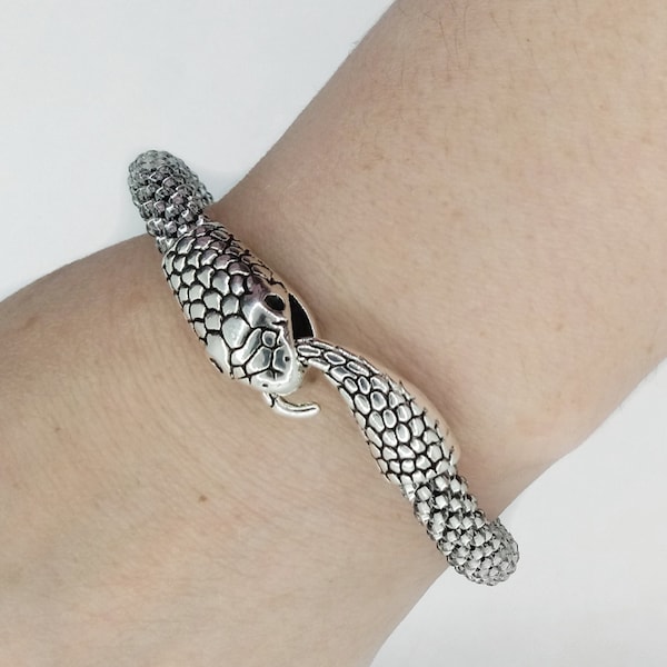 Silver Snake Bracelet, Ouroboros Bracelet, Serpent Beaded Bracelet for Women, Small Ouroboro Bracelet, Wiccan Jewelry