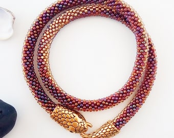 Elegante ratelslangketting: een kralensymbool van slangensieraden, handgemaakte kralenslangsieraden voor een unieke en stijlvolle look