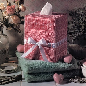 Corazones rosados y cinta blanca, cubierta de caja de pañuelos, patrón de lona de plástico