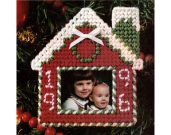 Christmas Cottage Picture Frame Ornament Plastic Canvas Pattern