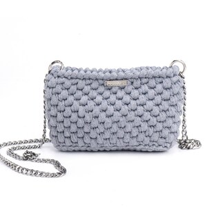 Graue Crossbody Tasche / Kettentasche / Vegane Schultertasche / Umhängetasche
