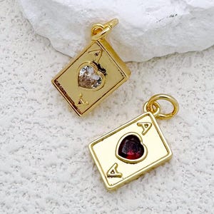 14K Gold Filled Poker Charm - roter klarer CZ Herz Ace Anhänger, Las Vegas Style Schmuck Lieferungen für Armband Halskette DIY