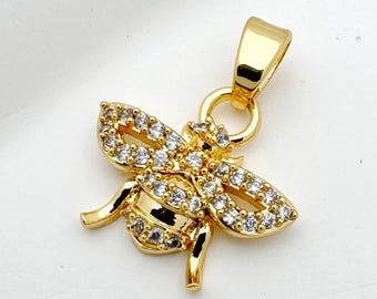 Diminuto dije de abeja chapado en oro de 16 quilates - Colgante de abejorro con micro pavé de circonitas cúbicas para collares, pendientes y pulseras minimalistas.