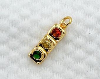 Ciondolo a forma di semaforo in oro 18 carati con micro pavé di zirconi cubici rossi, gialli e verdi, per gioielli urbani, braccialetti impilabili fai da te