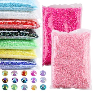 Peut inclure: Assortiment de paillettes irisées colorées dans des sachets refermables. Les paillettes sont emballées dans une variété de couleurs, notamment le rose, le bleu, le vert, le jaune et le rouge. Les paillettes sont parfaites pour l'artisanat, la décoration et l'ajout d'éclat à tout projet.