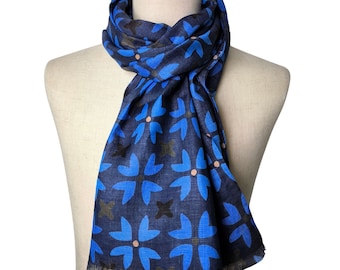 Linen Elegance: Classic Hand-Edged Blue Linen Scarf, Made in Italy