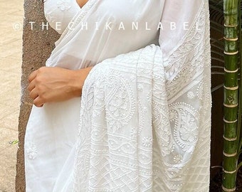 Witte chikankari-sari: handgemaakte Lucknow-chikan-viscose-sari