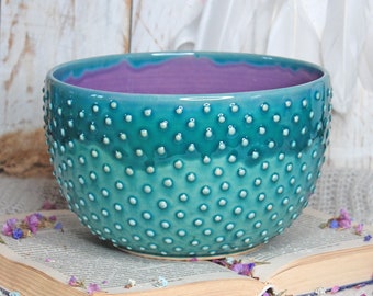 Grand bol en céramique bleu lilas à pois, 65 oz