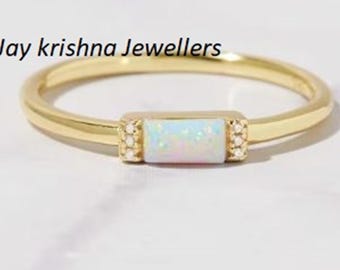 Anel em Ouro Maciço 14k com Opala Baguete: Anel delicado para usar em conjunto com outros anéis, presente ideal para o Dia das Mães.