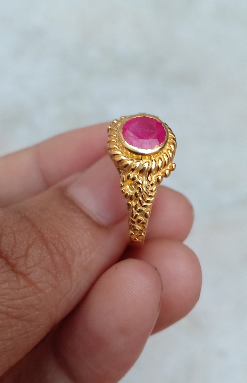 Anel solitário com rubi em ouro maciço 14K: Gema delicada, anel com pedra do mês de julho, presente para o Dia das Mães imagem 2