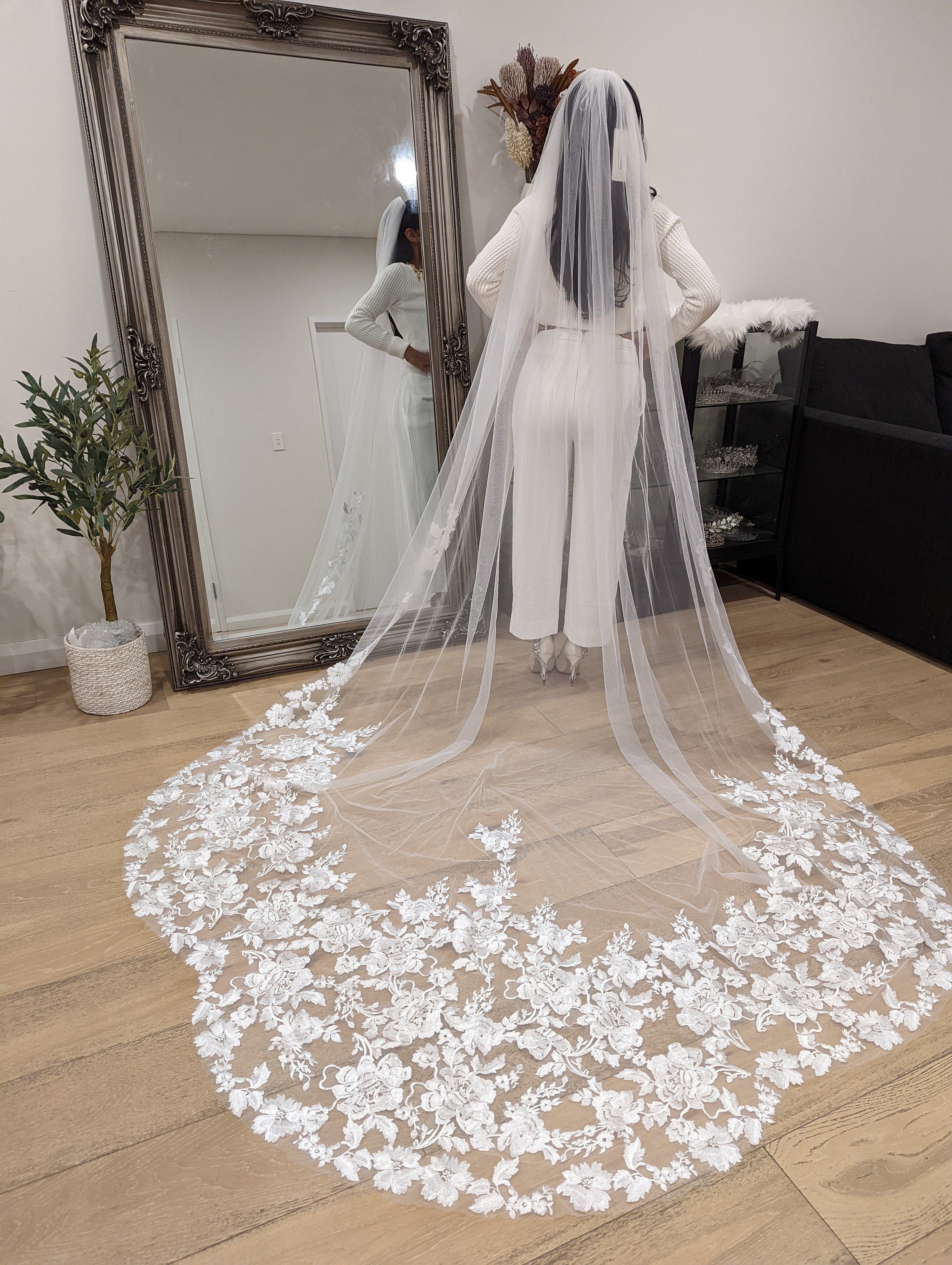 Dramatic Scallop Lace Royal Cathedral Wedding Veil CF237