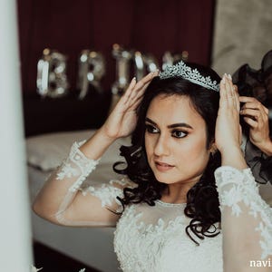 LARA - 夢のようなブライダルクラウン、キュービックジルコニアウェディングクラウン、ラインストーンティアラ、ウェディングティアラ、クラウン、輝くウェディングティアラ - LARA