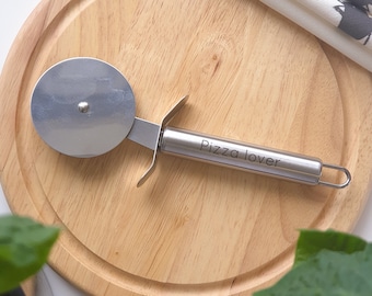 Personalised Pizza Cutter - Pizza Roller for Parties - Wedding Gift for Couples - Gift for Couples - Christmas Gift for Him