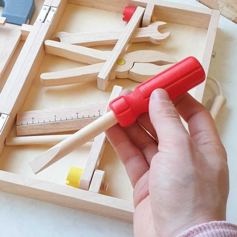 Caja de herramientas de madera para niños personalizada / Kit de herramientas de niños / Regalos para niños de bricolaje / regalos para él / Regalos para ella / Herramientas para niños / Juguetes de madera imagen 5