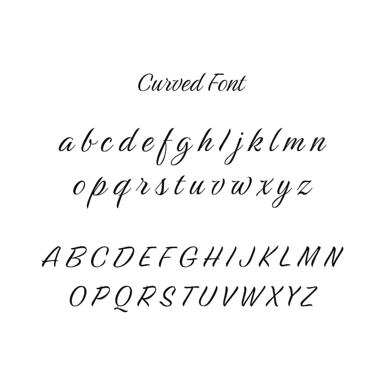 Pode incluir: Num fundo branco, &eacute; apresentado um alfabeto em fonte preta e curva. O texto "Curved Font" est&aacute; no topo. As letras min&uacute;sculas e mai&uacute;sculas s&atilde;o exibidas em um estilo cursivo, ideal para convites e projetos de design.
