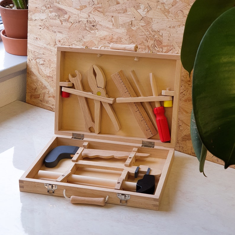 Caja de herramientas de madera para niños personalizada / Kit de herramientas de niños / Regalos para niños de bricolaje / regalos para él / Regalos para ella / Herramientas para niños / Juguetes de madera imagen 1