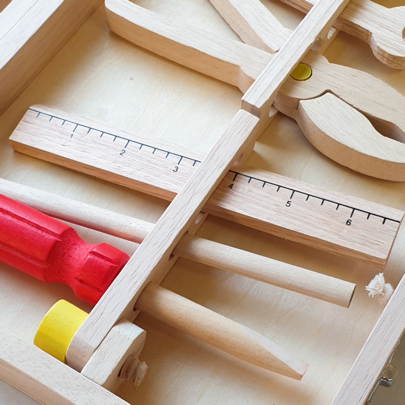 Caja de herramientas de madera para niños personalizada / Kit de herramientas de niños / Regalos para niños de bricolaje / regalos para él / Regalos para ella / Herramientas para niños / Juguetes de madera imagen 6