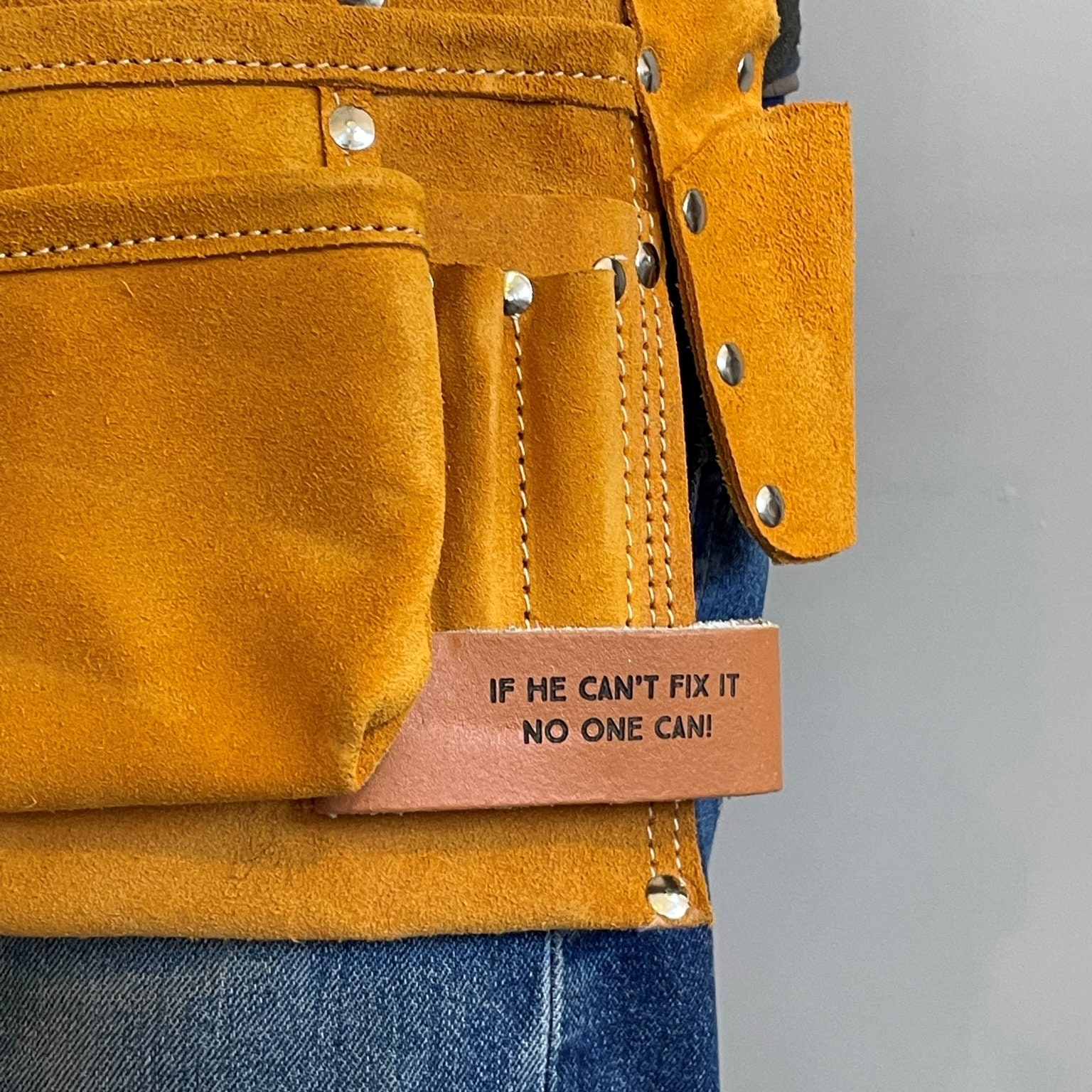 Personalisierter Werkzeuggürtel mit 11 Taschen - Werkzeuggürtel aus Leder - Geschenke für Heimwerker-Papa - Geschenke für ihn - Geburtstag - Weihnachtsgeschenk für Papa - Vatertag
