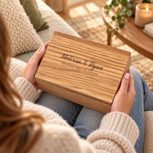 Scatola portagioie grande personalizzata in rovere massello / Scatola dei ricordi incisa / Regalo di anniversario personalizzato in rovere / Scatola di legno personalizzata