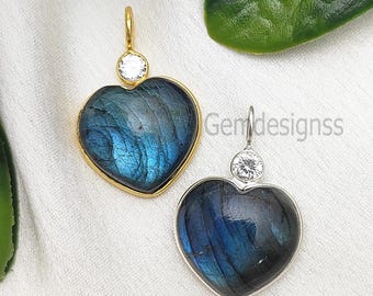 ブルーカルセドニーのバタフライペンダント - 手作りワイヤーラップ