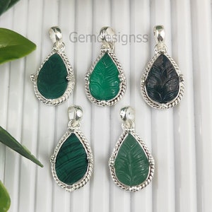 グリーンジェムストーンの葉の彫刻ペンダント - マラカイトのティアドロップペンダント - スターリングシルバーのモスペンダント - グリーンオニキスのファンシーチャーム - 1個単位で販売