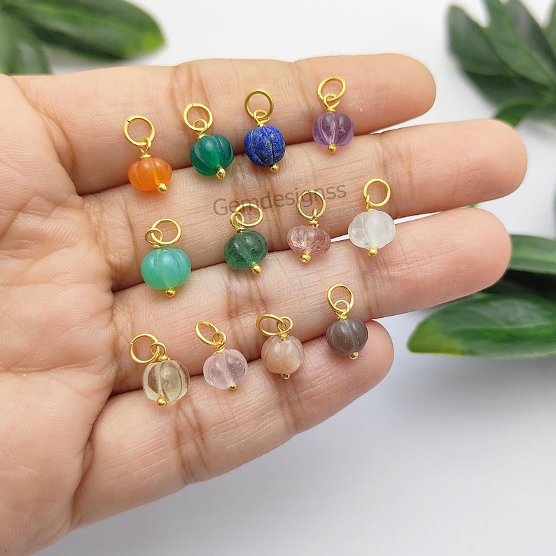 Hand-carved gemstone pumpkin charm bead with melon-style detailing, ideal for DIY jewelry making, healing necklaces, and Halloween-themed gifts