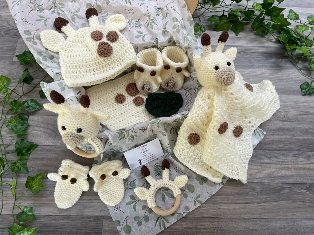 GIRAFFE Baby Gift Set Safari Animal Newborn Outfit Hat Booties Rattle