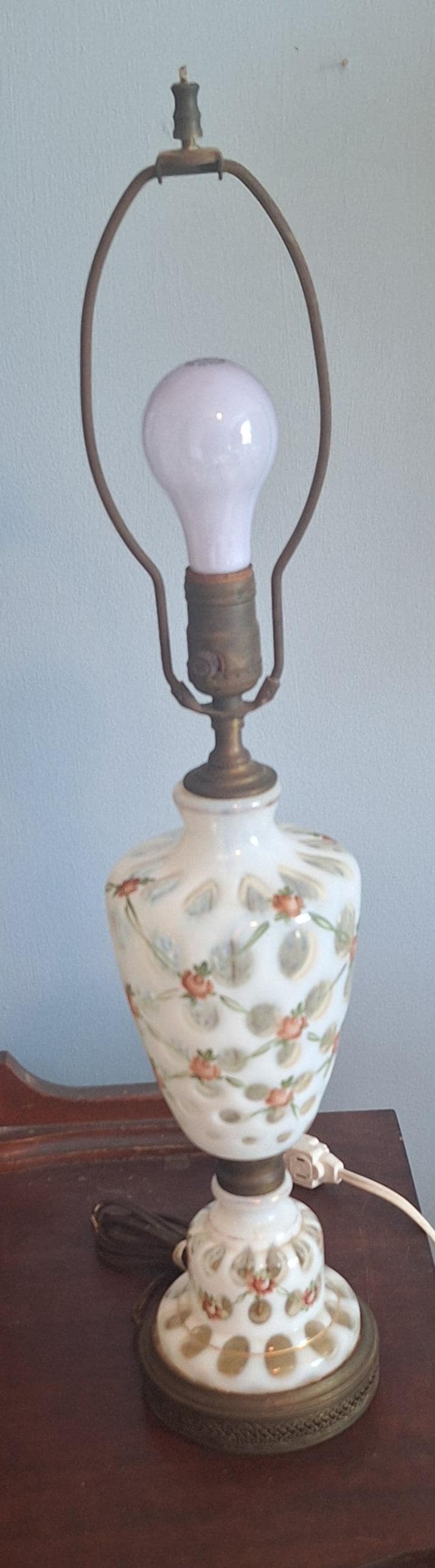 Vintage Fenton Coin Dot Lamp With Charleton Roses - 26
