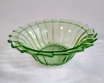 Green Depression Glass &quot;Sierra&quot; Pinwheel Berry Bowl 8.5&#39;