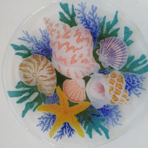 Peggy Karr "Seashells" 8" plate 2000 signed.