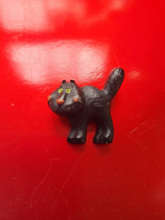 Vintage Hallmark "Scaredy Cat" Brooch/pin: 1.5".