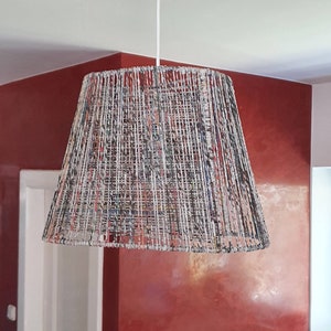 Pendant lamp, lampshade covered with newspaper yarn. Very fine and discreet. 100% upcycled or recycled.