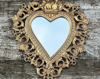Baroque heart mirror with patinated gold finish 30x25 cm