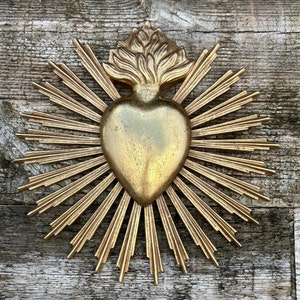 Heart ex voto flame radiant patinated gold Diam 25 cm