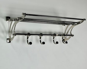 “Train” coat rack in shiny chrome-plated aluminum