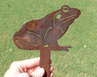 Rusty Frog Garden Stake, Metal Toad Yard Art Silhouette, Outdoor Flower Bed Decor, Plant Pot Ornament, Rustic Lawn Sculpture, 6.5 Inch