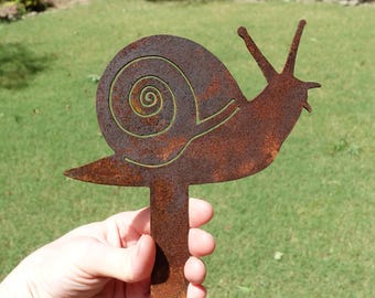 Metal Snail Stake, Pre-Rusted Yard Art, Planter box Decor, Rustic Lawn and Garden Ornament, Gardener Gift Idea, 7 Inch
