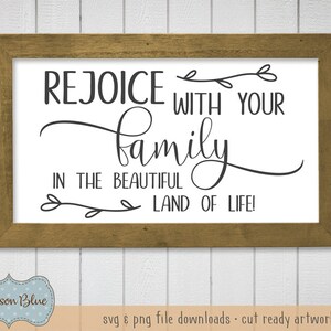 Rallegrati con la tua famiglia nel file di taglio Svg Beautiful Land of Life.  Agriturismo Decor svg. Citazione di famiglia svg. Casa rustica svg. Agriturismo svg.