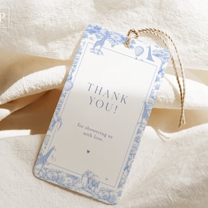 Etiqueta de regalo editable para baby shower con animales de safari de Toile De Jouy, etiqueta de agradecimiento para bebé, chinoiserie azul, globo aerostático, plantilla editable - TJ01