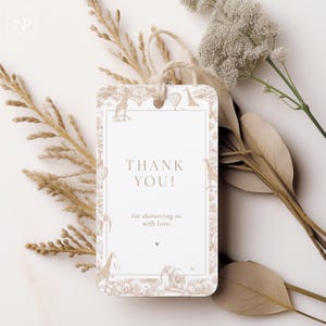 Etiqueta de regalo para baby shower con diseño de safari en beige Toile De Jouy, etiqueta de agradecimiento para bebé de la jungla, chinoiserie beige, globo aerostático, plantilla editable - TJ01