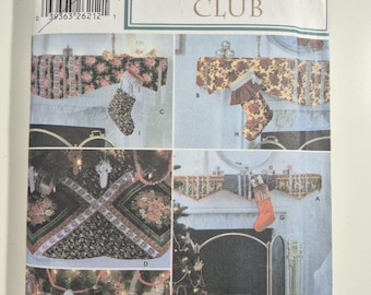 Simplicity 5810 Christmas Club, mantle scarves, treeskorts and stockings, uncut and factory folded, see description and photos C.2002