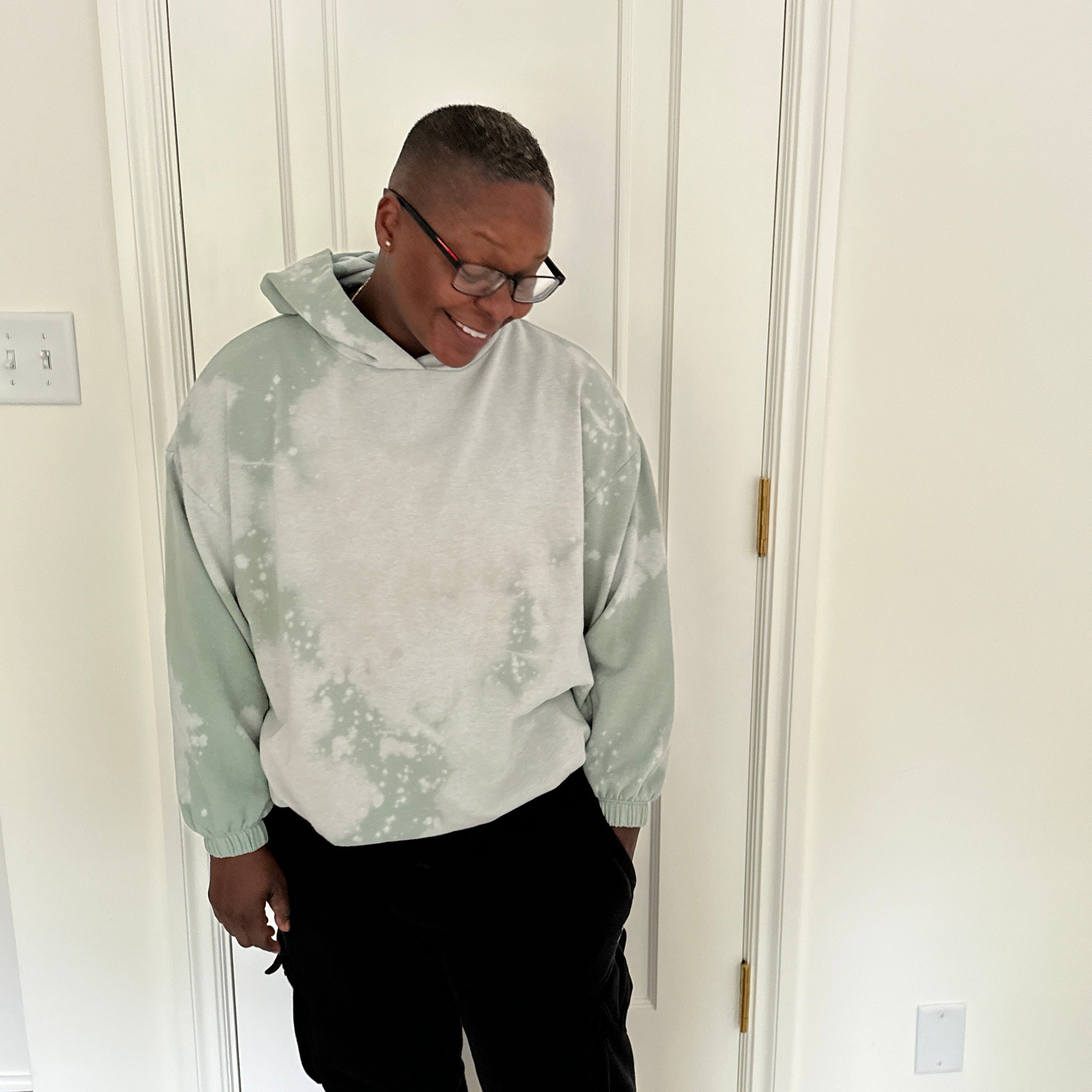 Bleach dye grey sweatshirt outlet
