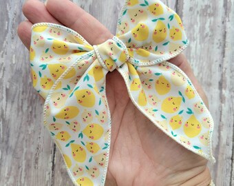 4 inch lemon hairbow, Hand tied fabric bow, Fruit hair bow, Yellow and white bow, Toddler hair clip, Gift for young girl, Hairbow for summer