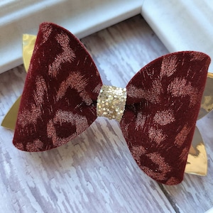 3.5 inch burgundy and gold hairbow, Small Christmas hairbow, Burgundy velvet hair bow, Burgundy holiday bow, Toddler hair clip, Toddler bow
