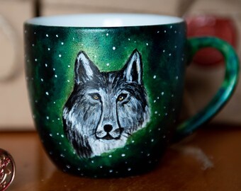 Mug loup peint à la main : tasse à café design galaxie verte